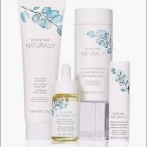 NEW! Mary Kay Naturally Purifying Cleanser